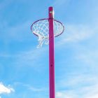 Freistehende Rosa Netzballpfosten & Netzballnetze [Schule Standard] - Paar - ohne Polsterung