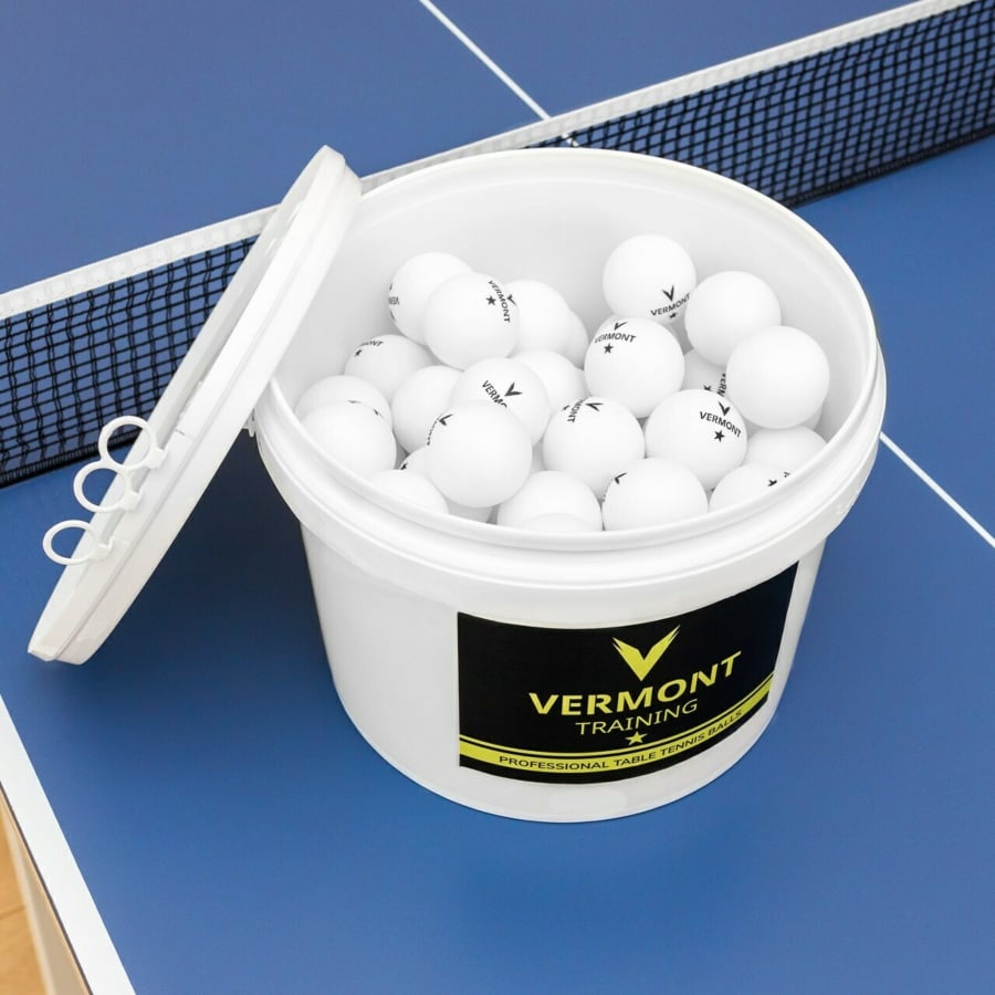 Palla Da Ping Pong E Racchetta Su Sfondo Bianco. Design Colorato Illustrazione Vettoriale 2412244