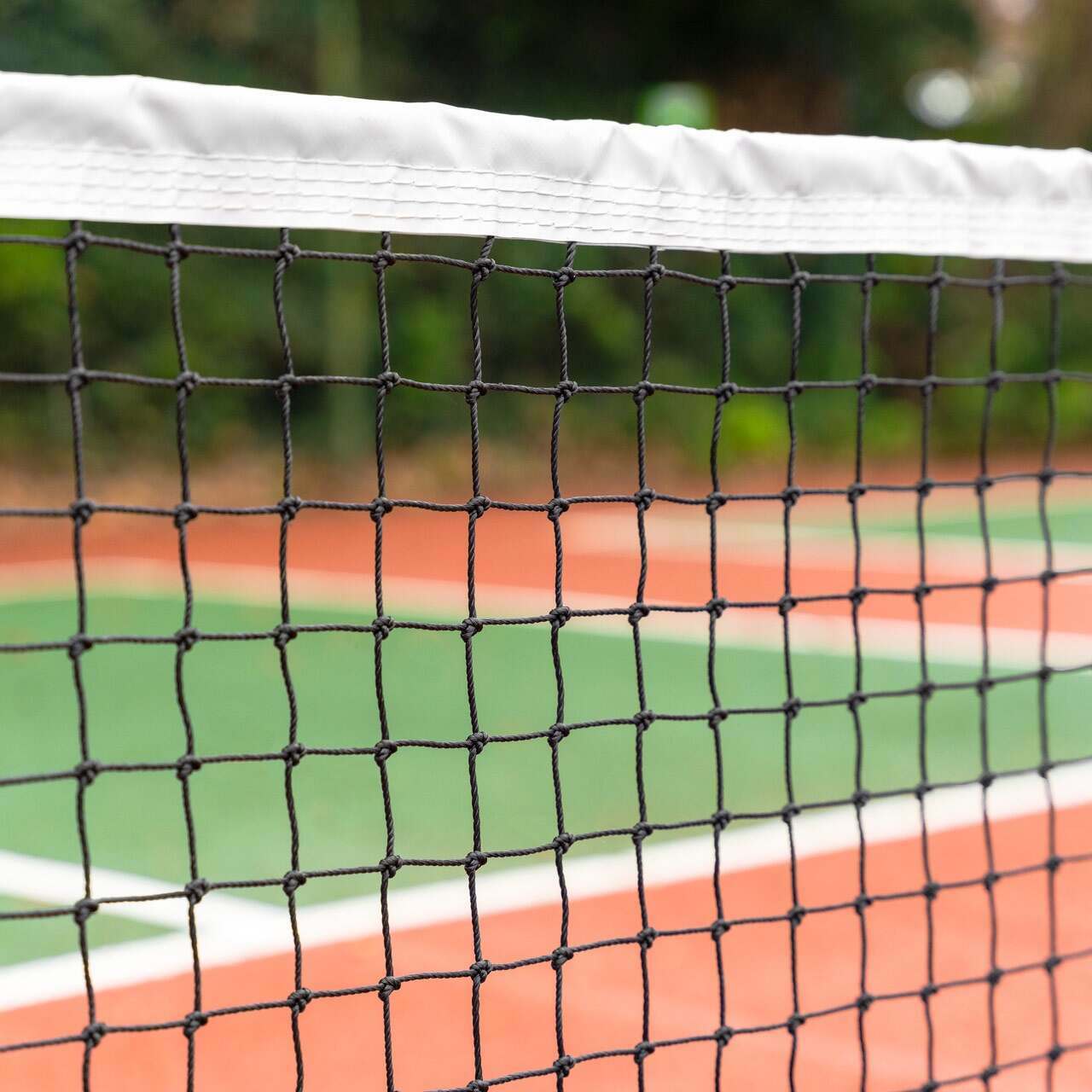 Vermont 2.5mm Padel Net Review (2026): The £70 FIP-Spec Court Net 2 Close up of the braided HDPP mesh and quad-stitched headband on the Vermont padel net