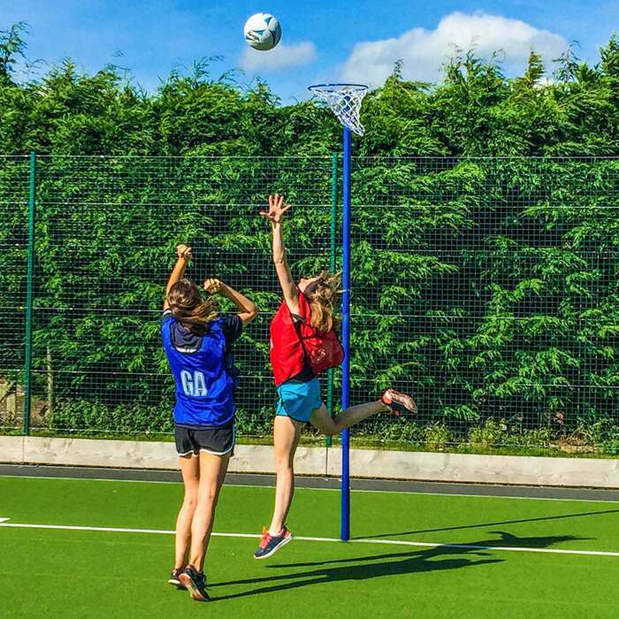 Paniers de netball à fixation terre