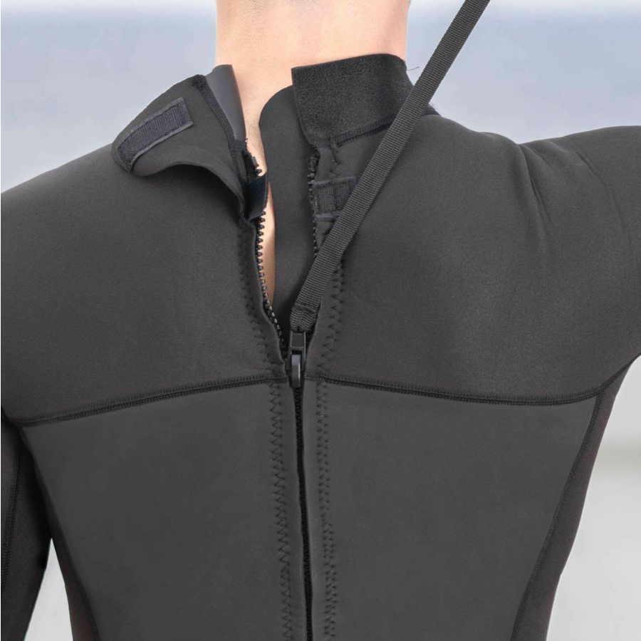 wetsuit zip on the back with pull cord